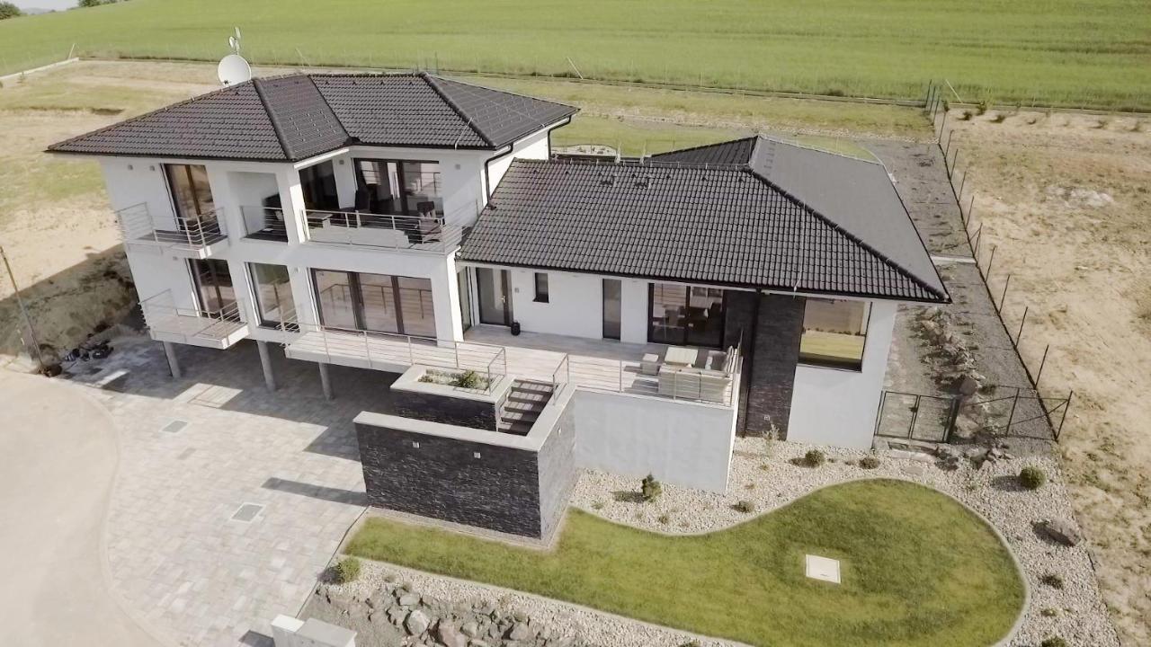 Luxury Villa Moravany nad Vahom Exterior photo