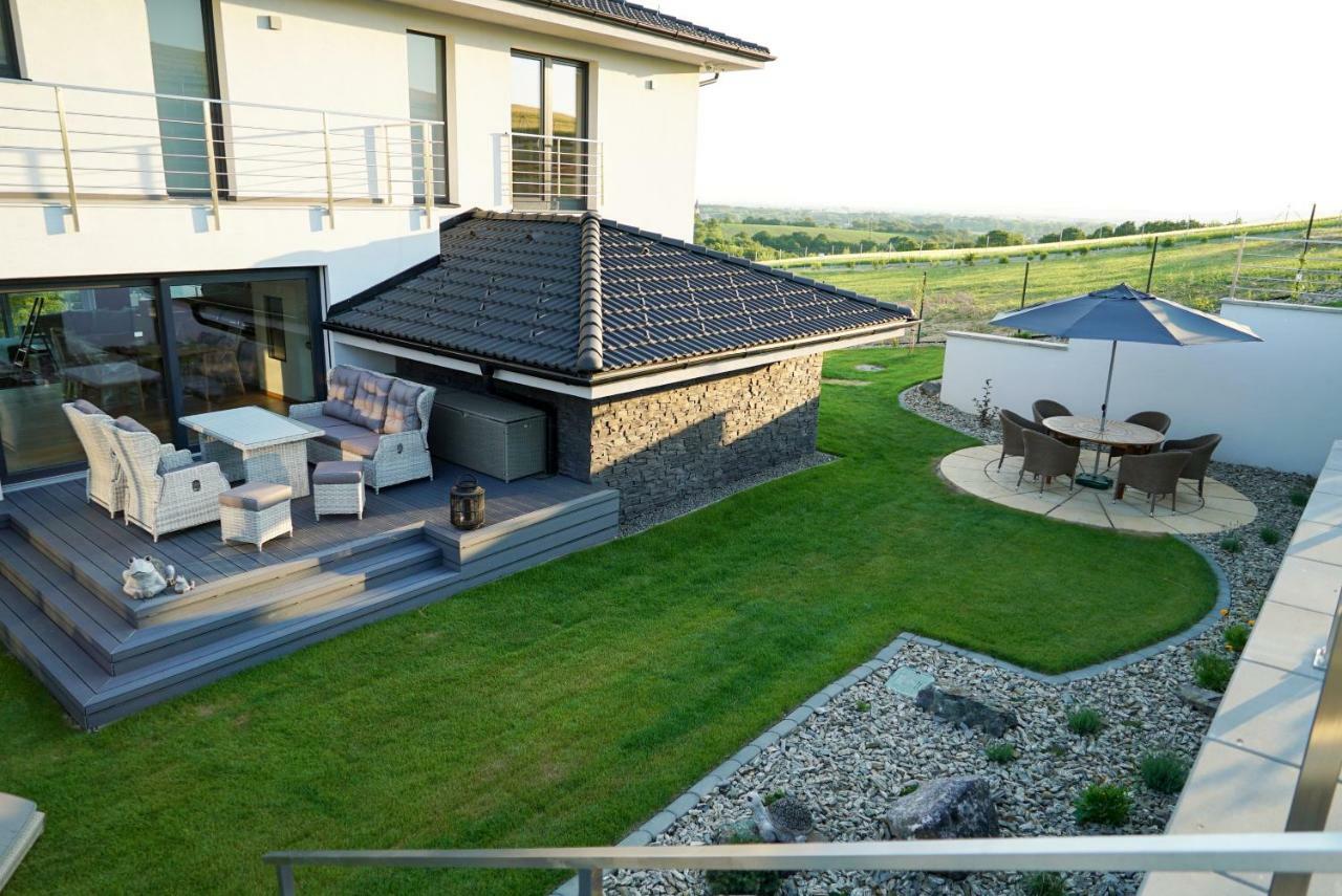 Luxury Villa Moravany nad Vahom Exterior photo