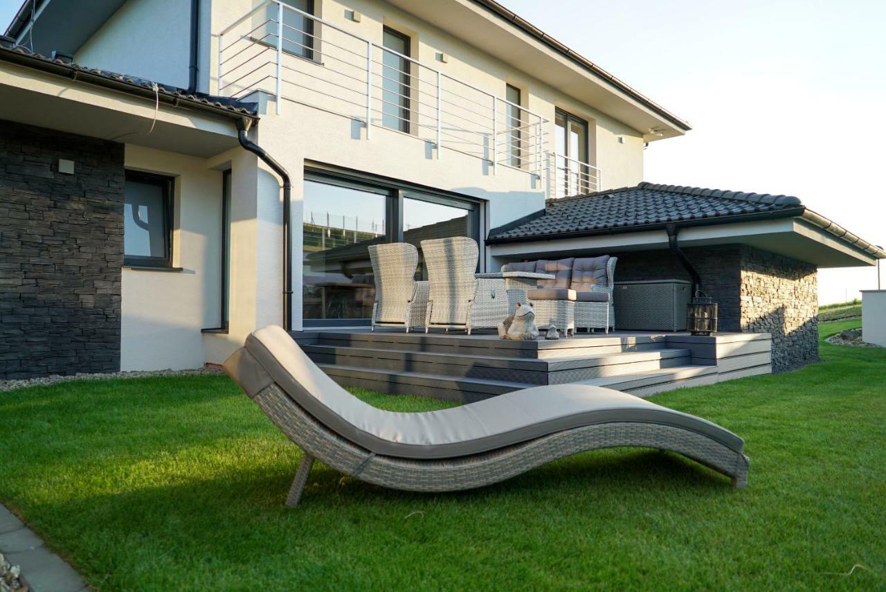 Luxury Villa Moravany nad Vahom Exterior photo