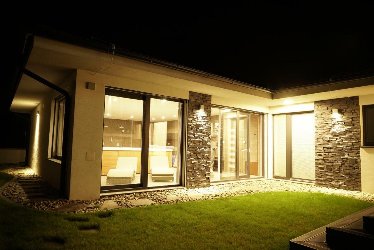 Luxury Villa Moravany nad Vahom Exterior photo